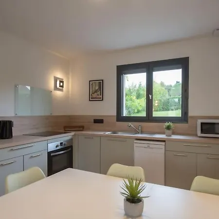 Trois-Pieces Moderne Avec Terrasse Et Parking * Salies-de-Béarn