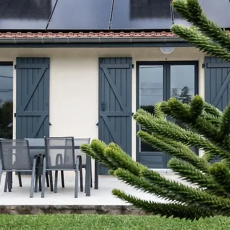 Trois-Pieces Moderne Avec Terrasse Et Parking Nyaraló *